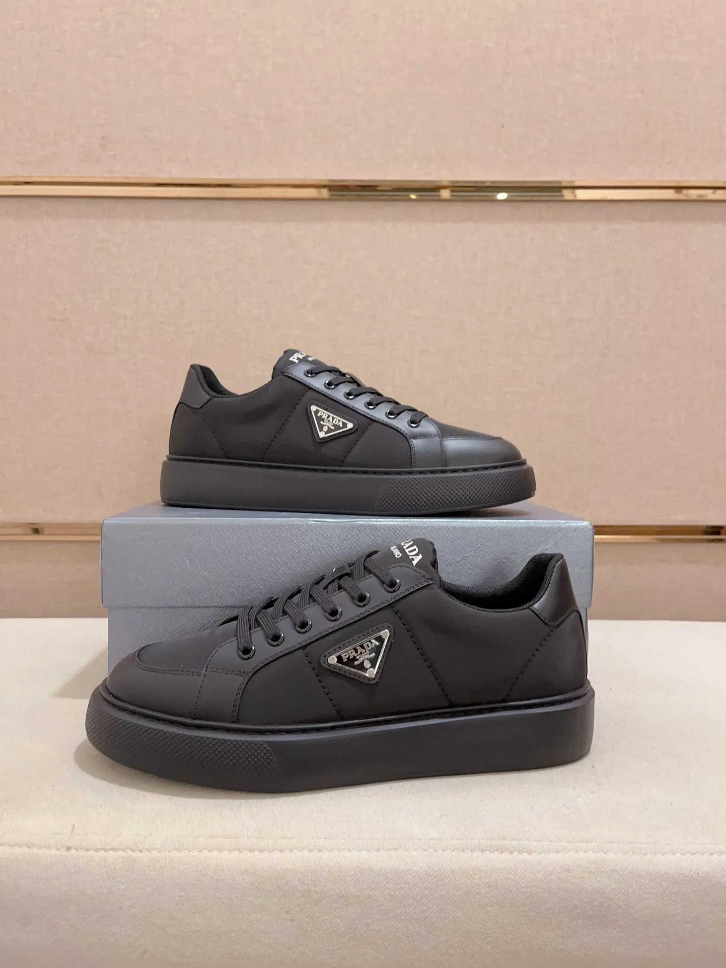 Factory price 580💰 ✔️✔️✔️High version High-quality new Prada (Prada) counters are on the market at the same time. The new men's shoes and 😘fabrics are selected from first-layer cowhide and are made by pure handicrafts. Lining: Full cowhide lining. 👍🏿 High-end ☄️ air-cushion molded anti-slip rubber outsole, exquisite lines, simple and elegant, comfortable and high-end for leisure travel. Code number: 38 to 44 (45 can be customized)
